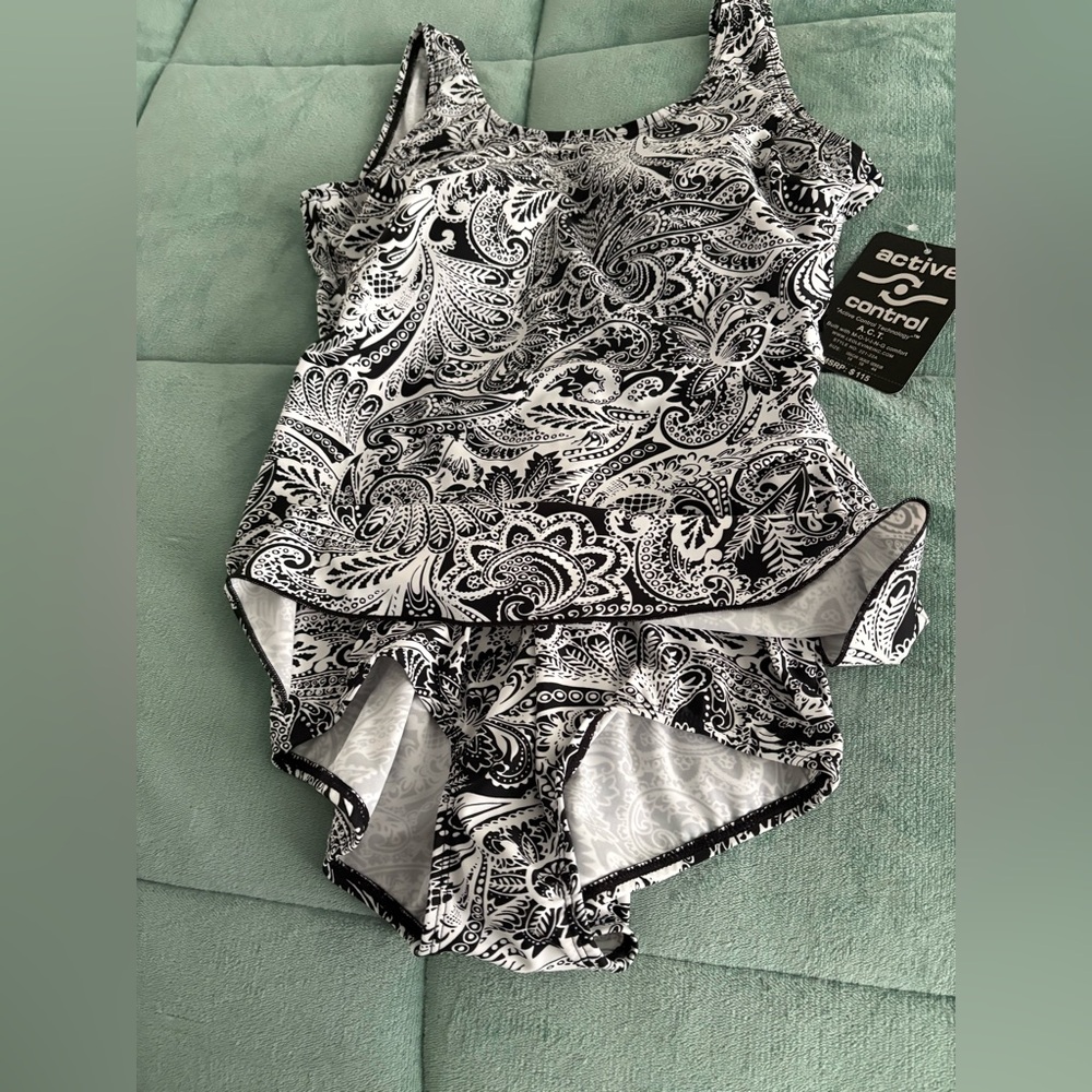 Black and White Woman’s One Piece - Active Control